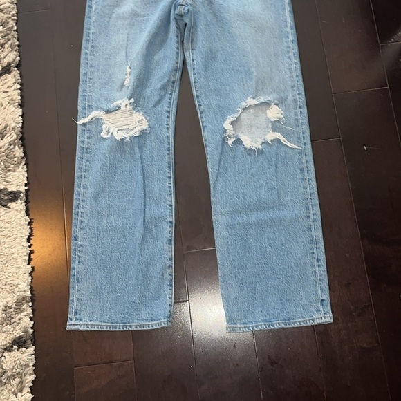 LEVIS ‘Ribcage Straight’ Premium High Rise Ankle Show Jeans - Ripped Knee - 29” - Picture 3 of 10